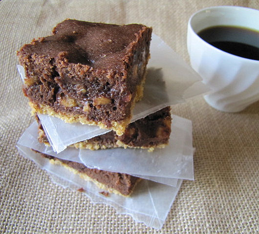 Mini Reese Cup Brownies with Graham Cracker Crust-8A