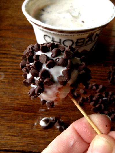 Frozen Strawberry Yogurt Pops-2
